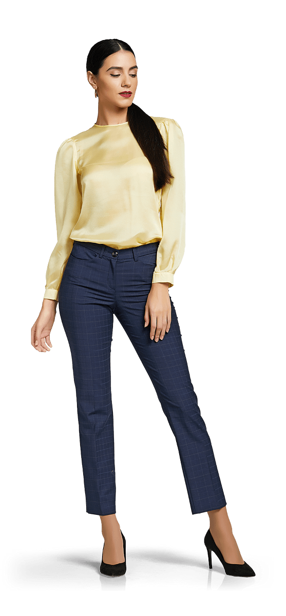 Копринена жълта блуза и кариран панталон