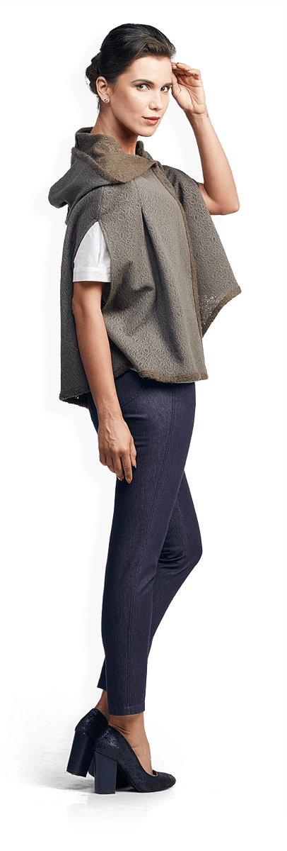 Дамско пончо и дънков панталон