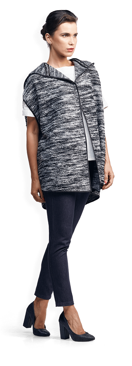 Дамско черно пончо и дънков панталон