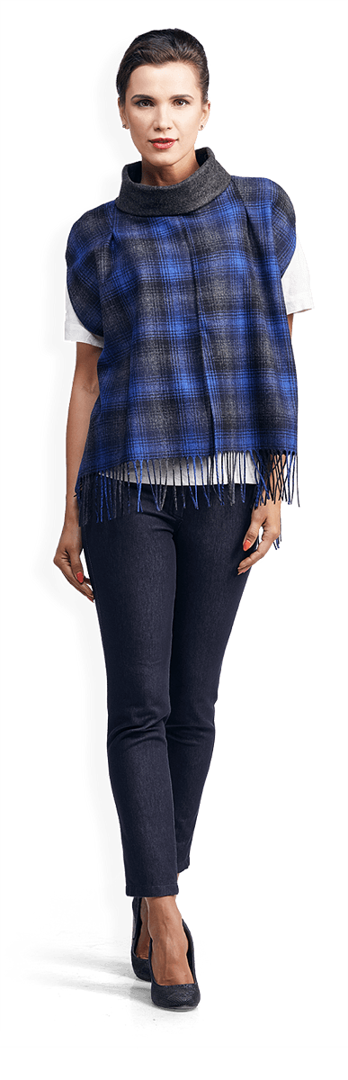 Дамско карирано пончо и дънков панталон
