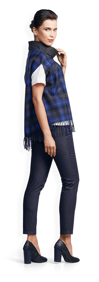 Дамско карирано пончо и дънков панталон