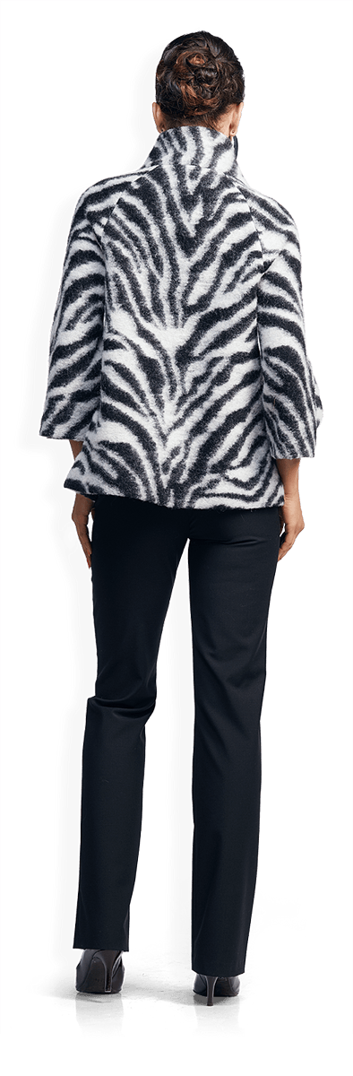 Късо палто с анималистичен принт