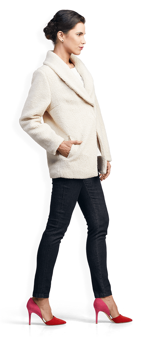 Дамско бяло палто и черен панталон