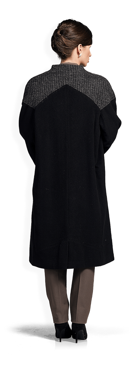Черно вълнено палто в големи размери
